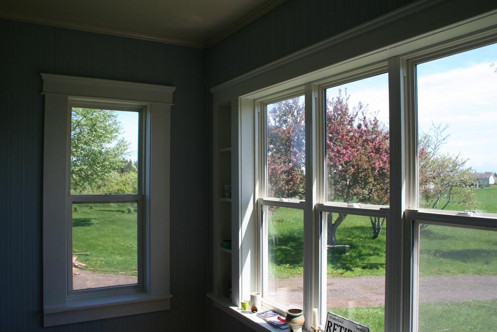 Lovely Green Gable Home Miscouche Luaran gambar