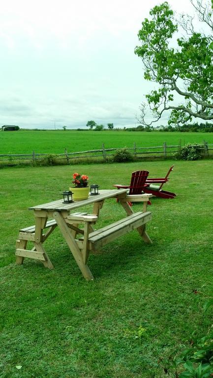 Lovely Green Gable Home Miscouche Luaran gambar