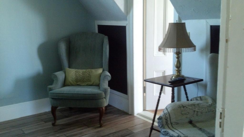 Lovely Green Gable Home Miscouche Luaran gambar