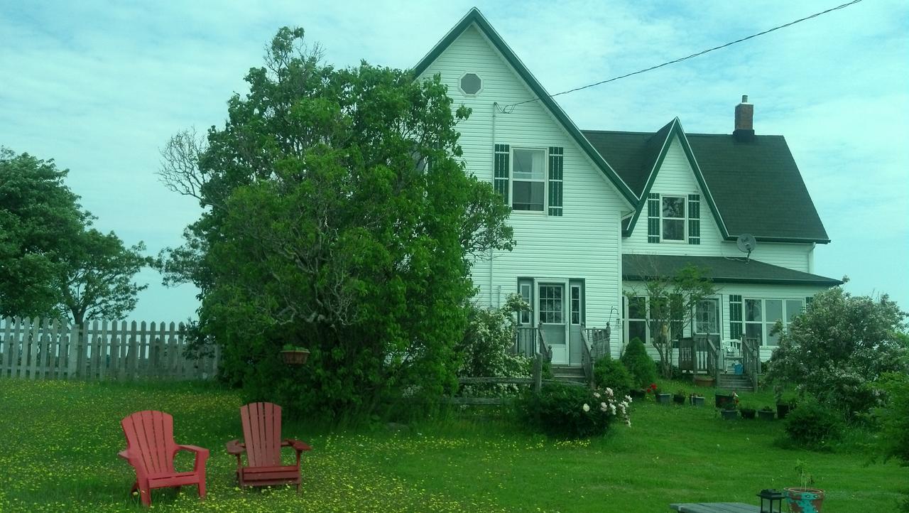 Lovely Green Gable Home Miscouche Luaran gambar
