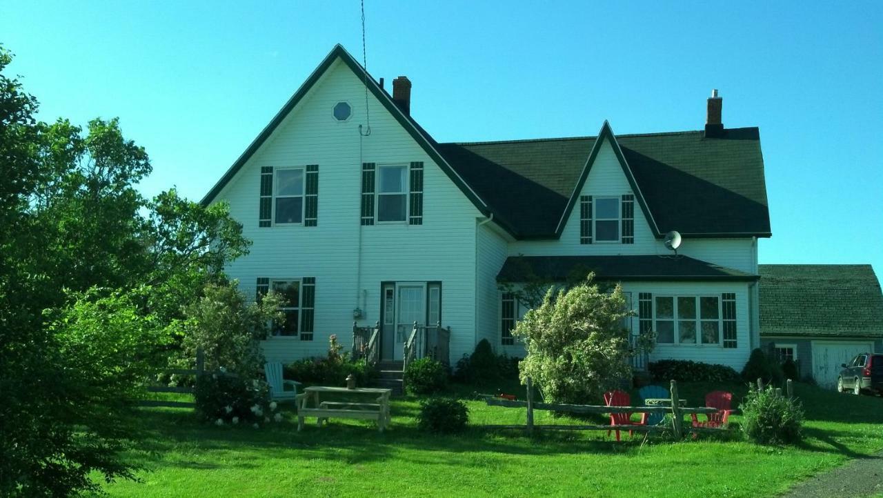 Lovely Green Gable Home Miscouche Luaran gambar